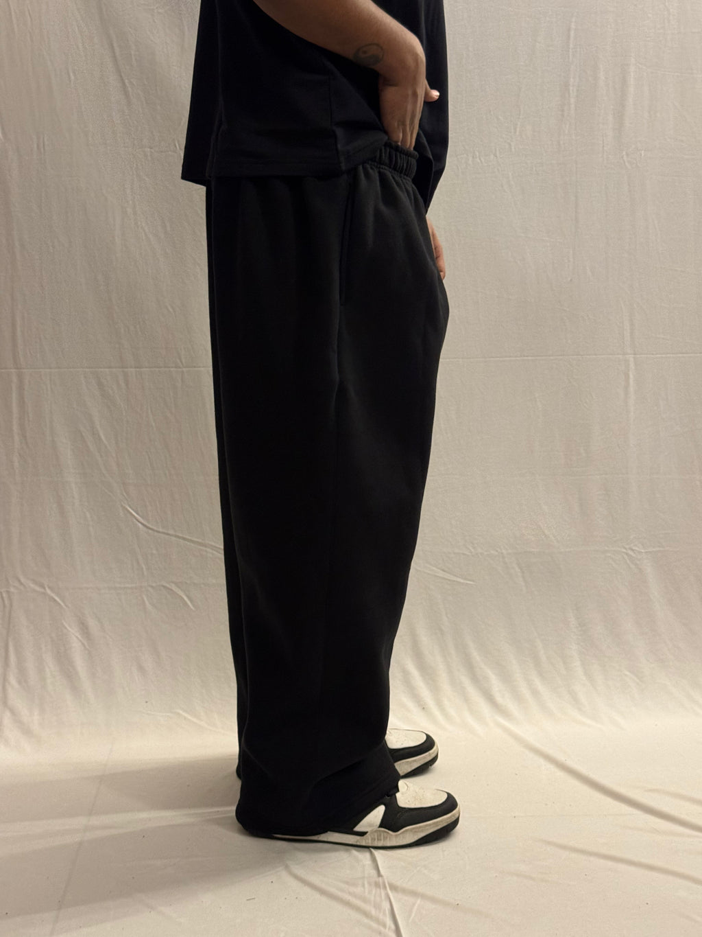 COZY STRAIGHT LEG SWEATS - BLACK