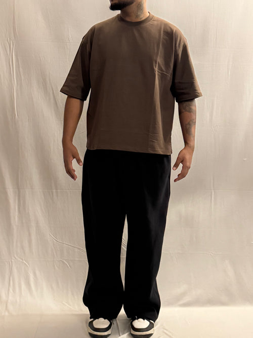 BROWN TEE & BLACK SWEAT
