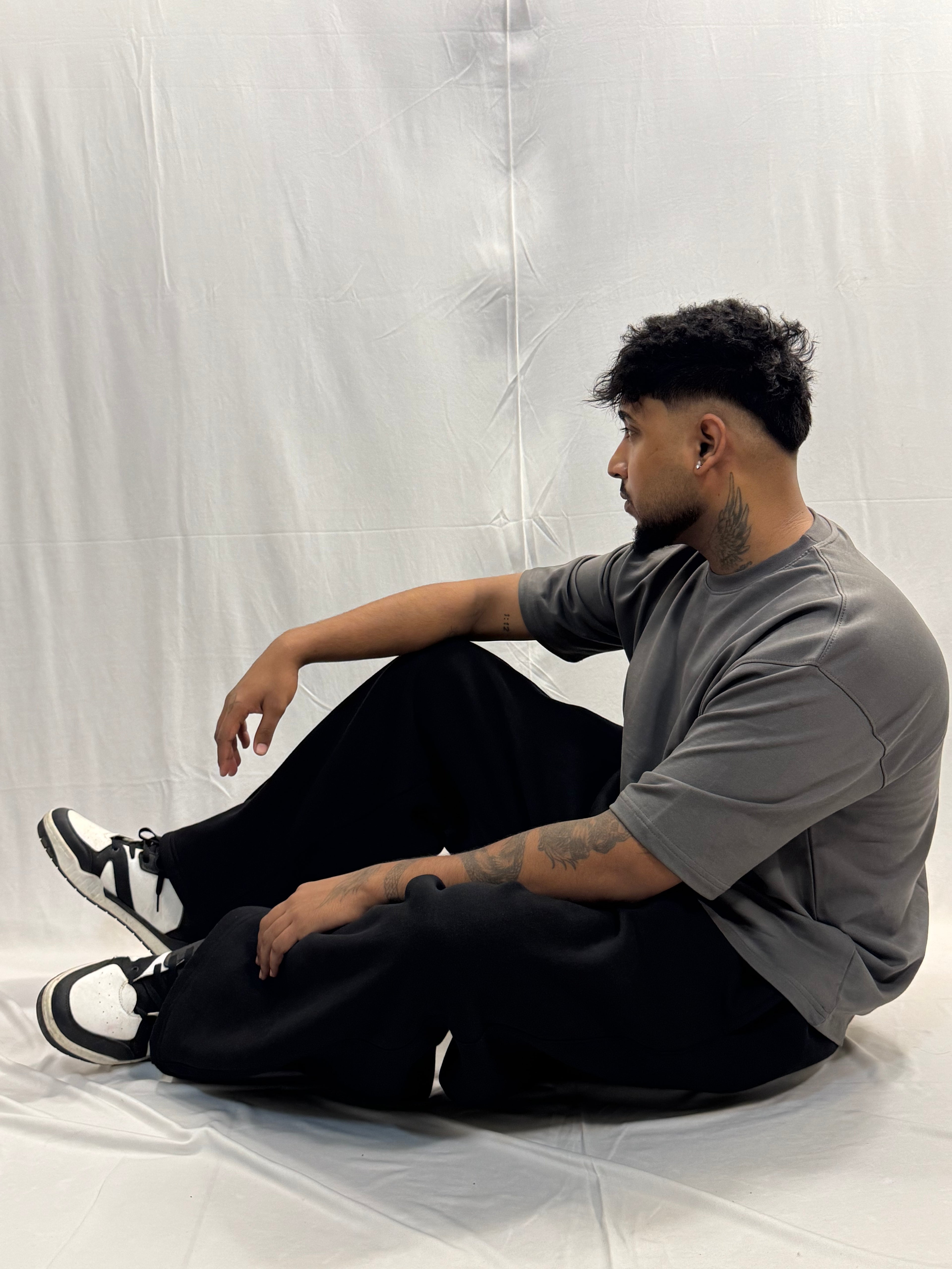 GREY TEE & BLACK SWEAT